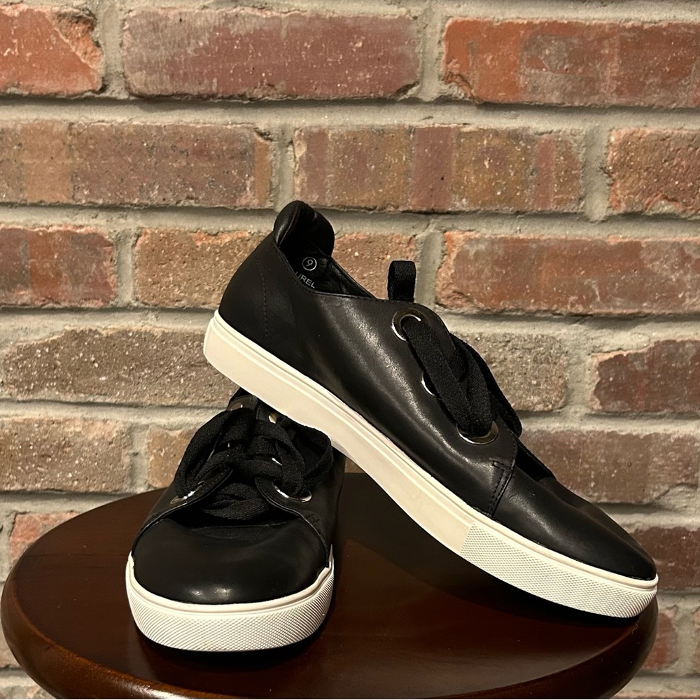 Yosi Samra Black Leather Brand New Laced Up Sneakers Size 9.